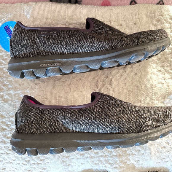 Skechers Go Walk Memory foam. Brand new in box. Size 6.5 - Picture 6 of 8